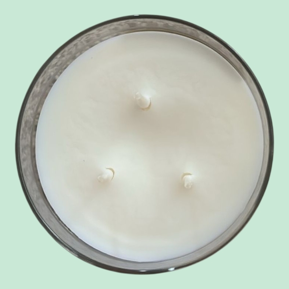 Bath & Body Works Dahlia Fragrance 14.5 Oz, 3 Wick White Candle, NEW - Picture 3 of 6